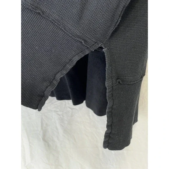 LaMade Women's Black Long Sleeve V-Neck Waffle Knit Top LARGE Athleisure - Picture 4 of 8